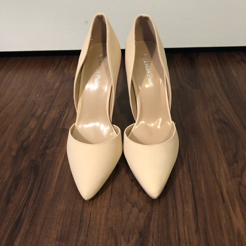 NWOT Nude Heels